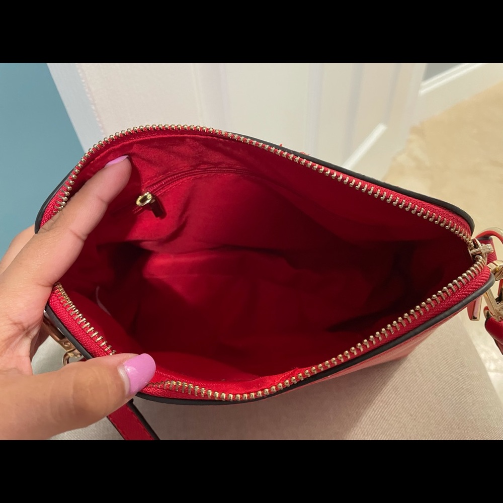 Hot Red Purse - Picture 3 of 4